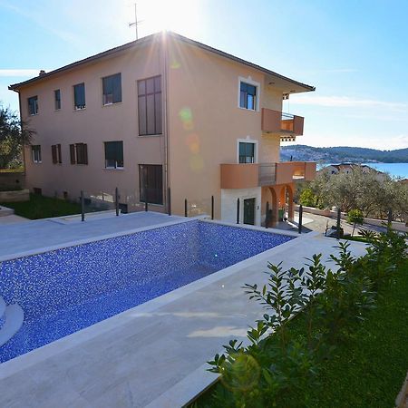 Apartments Villa Coratina Трогир Екстериор снимка