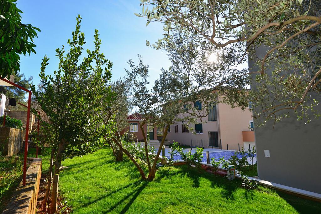 Apartments Villa Coratina Трогир Екстериор снимка