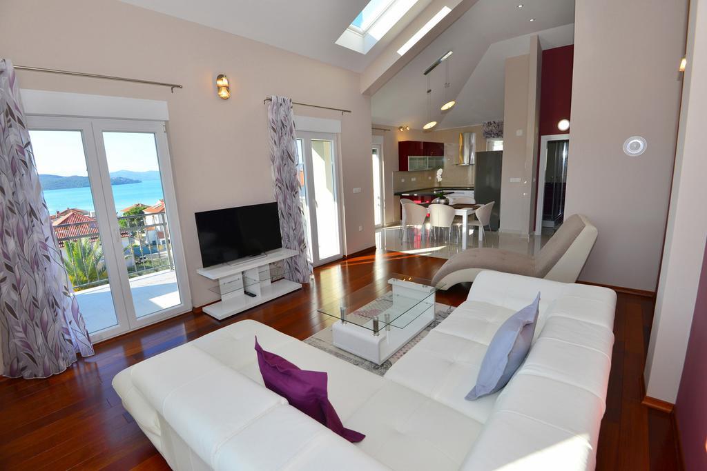 Apartments Villa Coratina Трогир Екстериор снимка