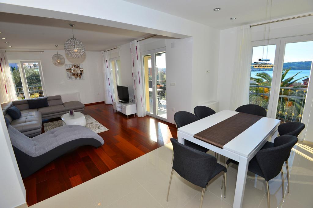 Apartments Villa Coratina Трогир Екстериор снимка