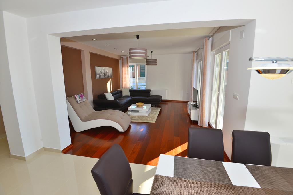 Apartments Villa Coratina Трогир Екстериор снимка