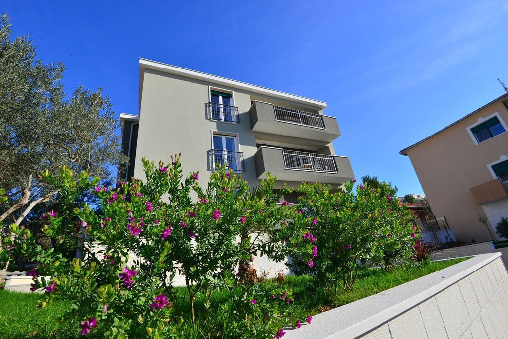 Apartments Villa Coratina Трогир Екстериор снимка