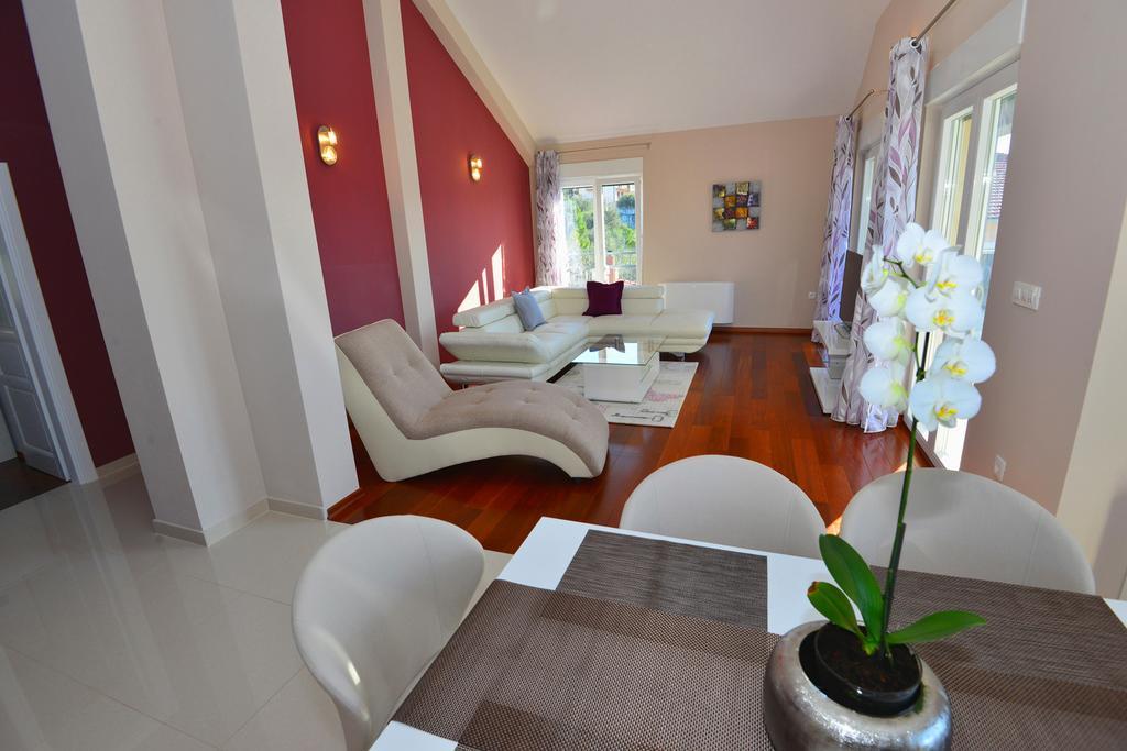 Apartments Villa Coratina Трогир Екстериор снимка