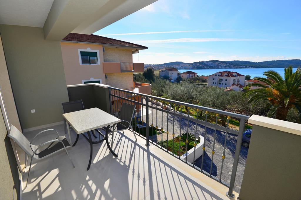 Apartments Villa Coratina Трогир Екстериор снимка