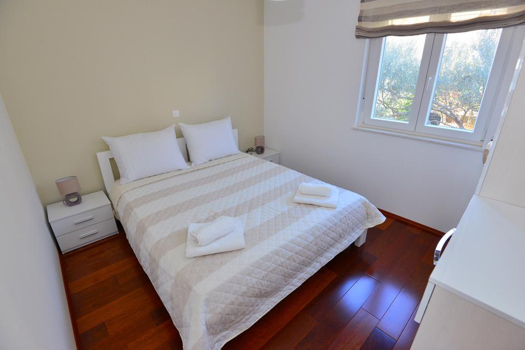 Apartments Villa Coratina Трогир Екстериор снимка