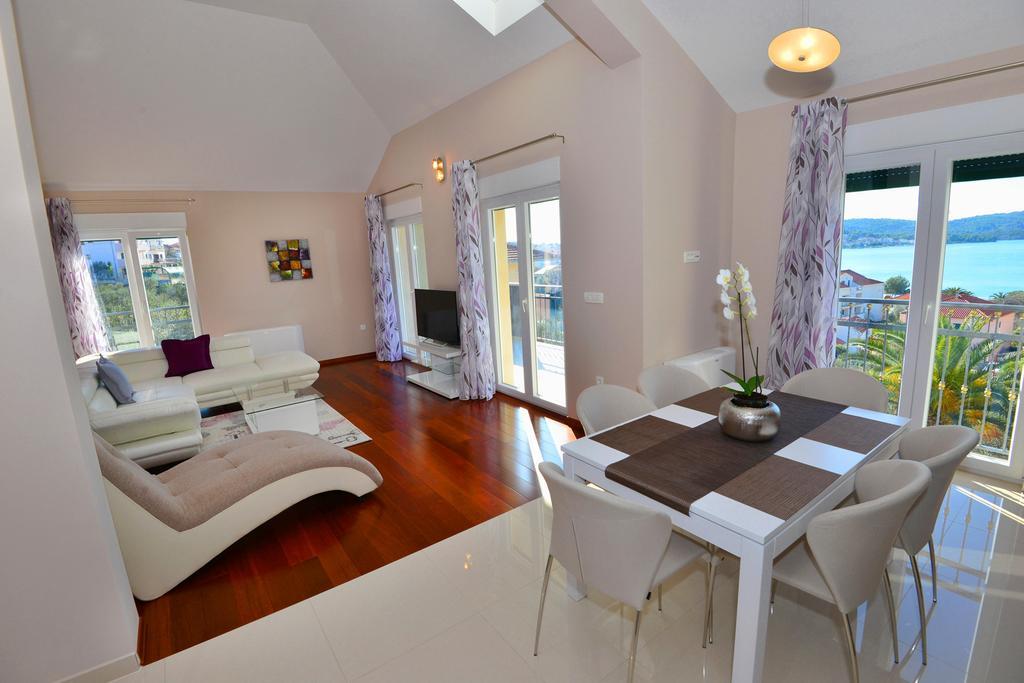 Apartments Villa Coratina Трогир Екстериор снимка