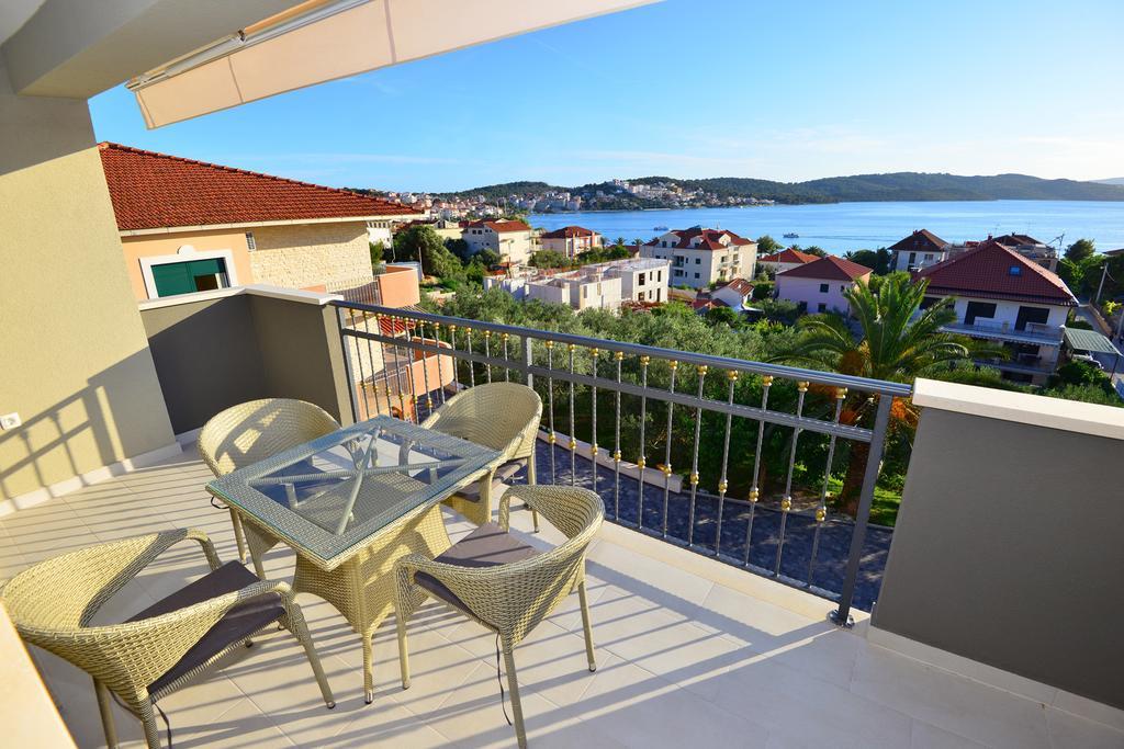Apartments Villa Coratina Трогир Екстериор снимка