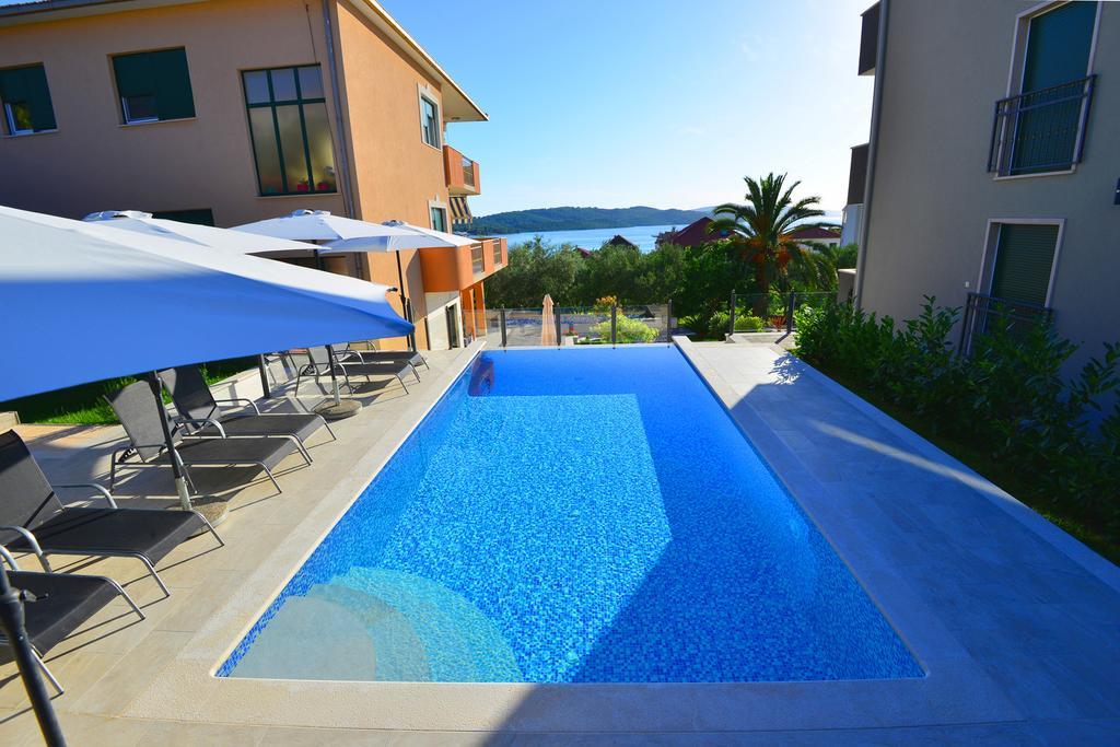 Apartments Villa Coratina Трогир Екстериор снимка