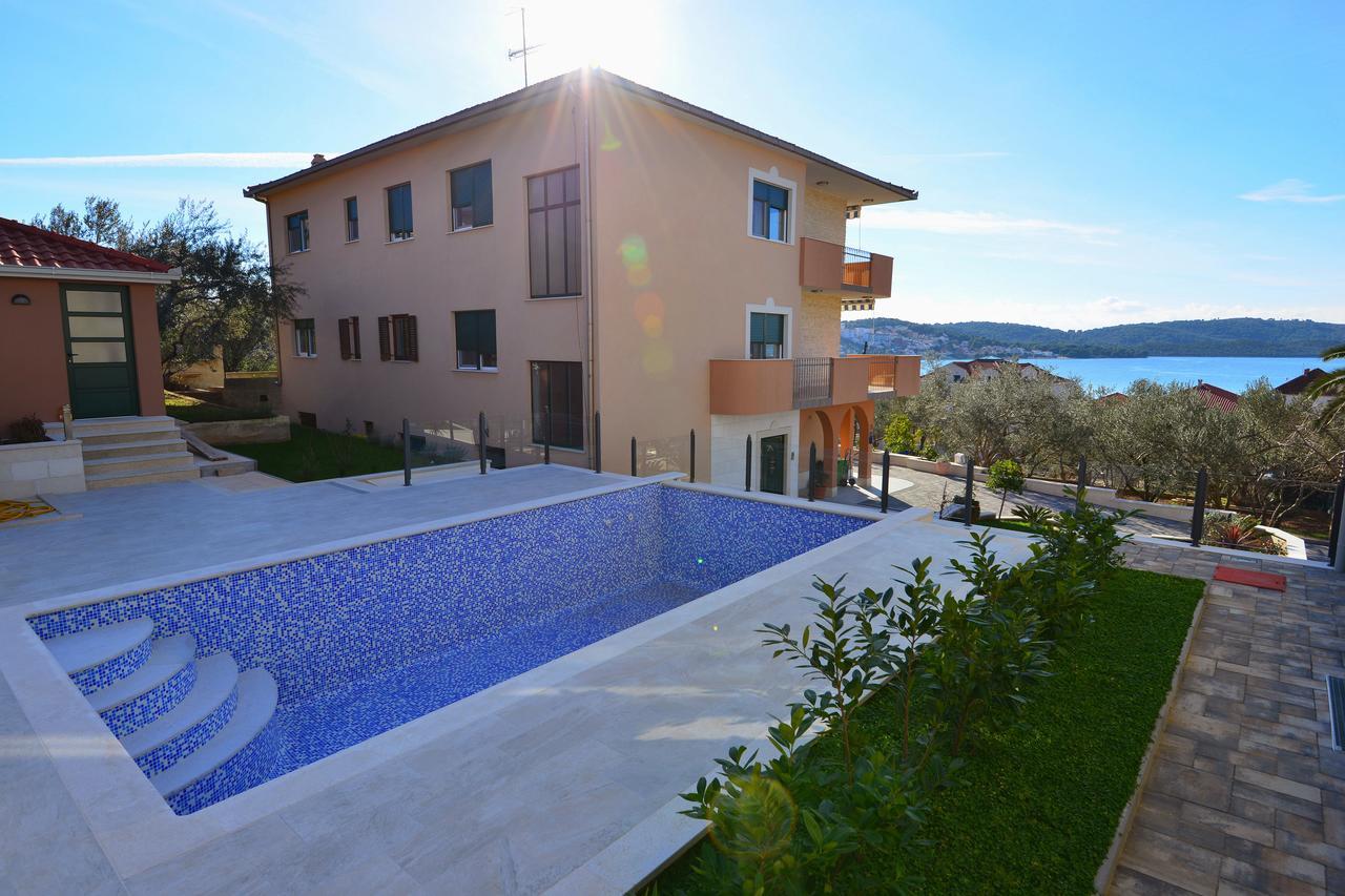Apartments Villa Coratina Трогир Екстериор снимка